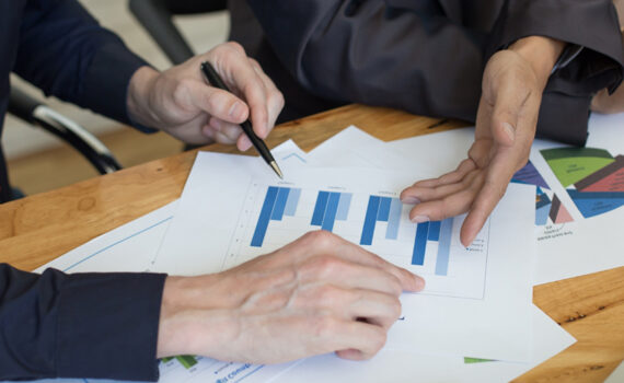 Komite Audit adalah